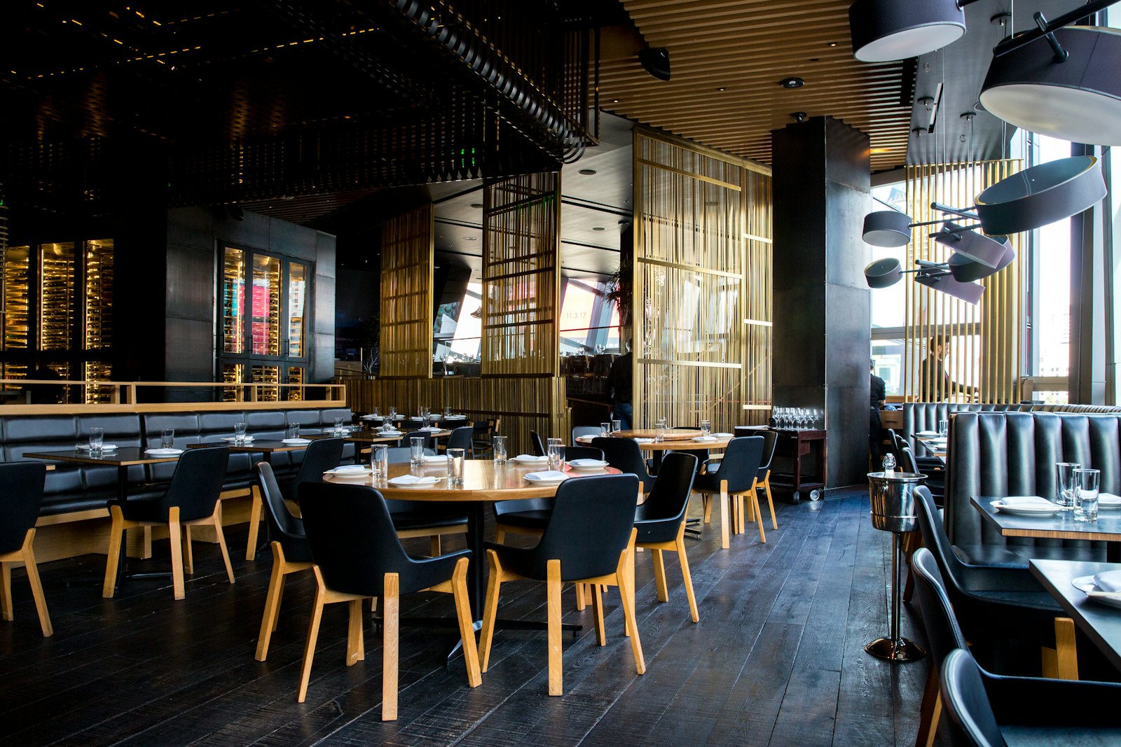 The NOIRÉ dining room